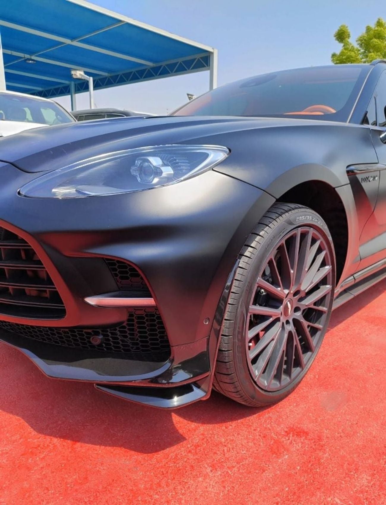 Aston Martin DBX Aston Martin DBX707 Model 2023 Petrol 4.0 AT V8 – Full Option – Luxury Sports SUV – Carbon Fiber Package