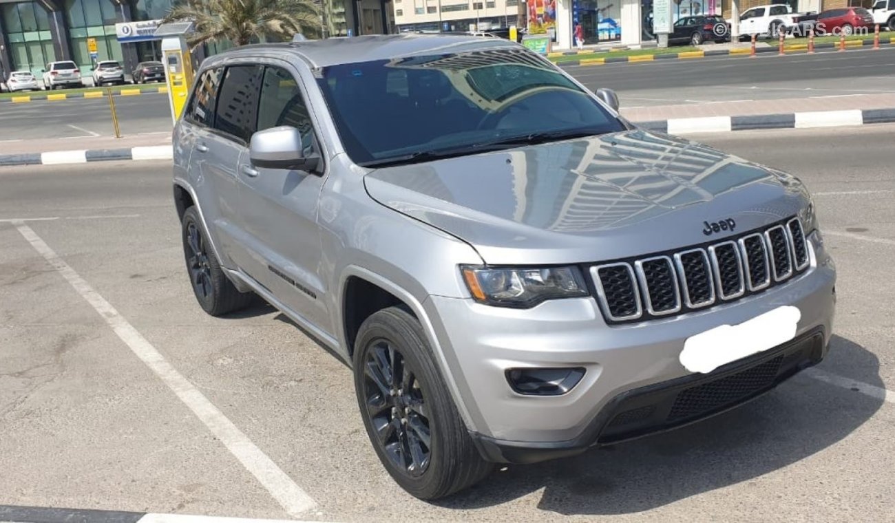 جيب شيروكي 2018 Jeep Grand Cherokee Laredo / FULL OPTION