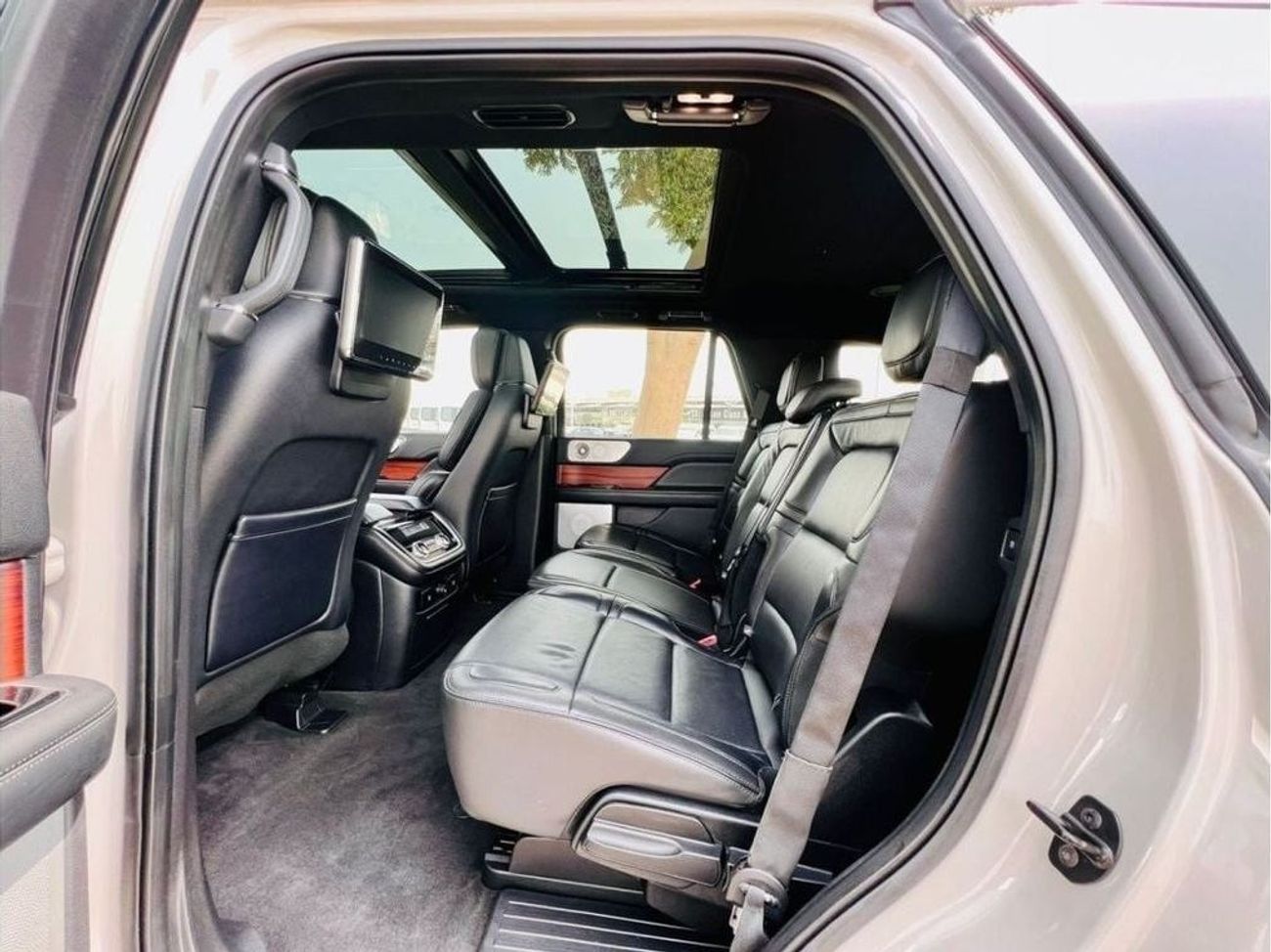 لينكولن نافيجاتور LINCOLN NAVIGATOR | RESERVE | GCC SPECS | YEAR 2019 |  SERVICE HISTORTY | FLEXIBLE DOWN PAYMENT EMI