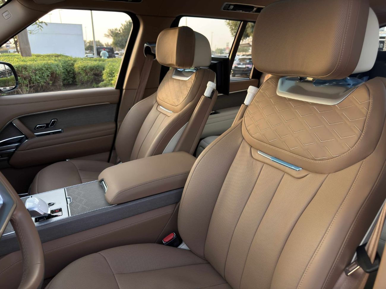 Land Rover Range Rover LWB SV P615 4.4L **2025**GCC SPEC UNDER WARRANTY