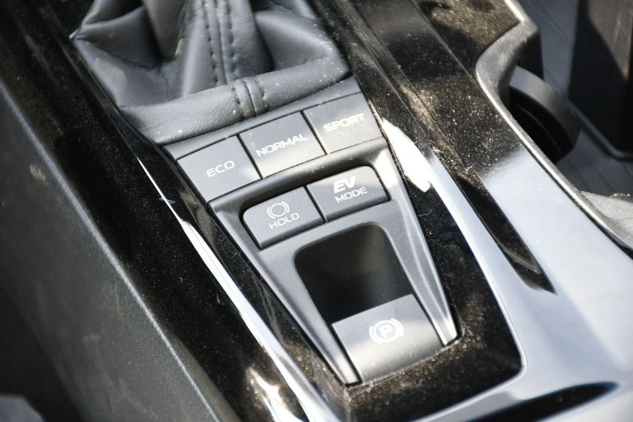 تويوتا كامري 2.5L LE HEV With Panoramic (Ready Stock)