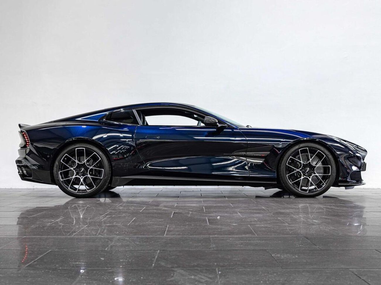 أستون مارتن فانتيج V12 Vanquish 5.2 V12 BiTurbo Auto Euro 6 (s/s) 2dr (EXPORT ONLY)