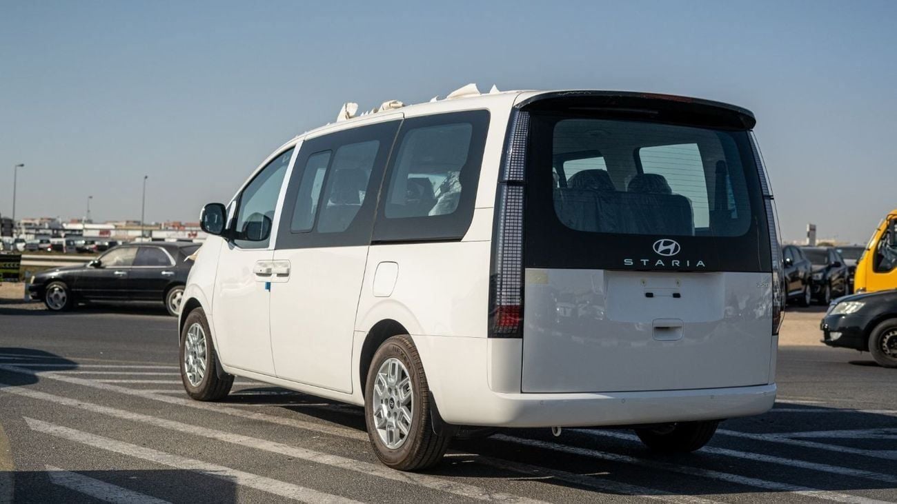 هيونداي ستاريا COMFORT Premium 11-Seater 2.2-liter 4-cylinder Turbo-charged Diesel 2024YM