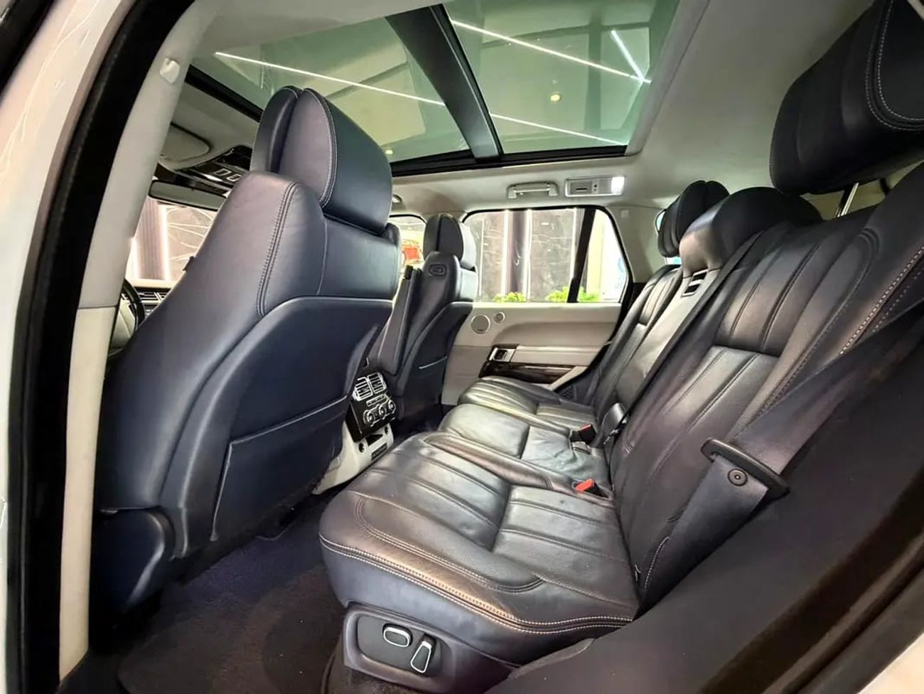 Land Rover Range Rover Supercharged 5.0L SUPERCHARGED VOGUE V8 || GCC II FULLY LOADED || AMAZING || VERY NEAT || LOW MILEAG