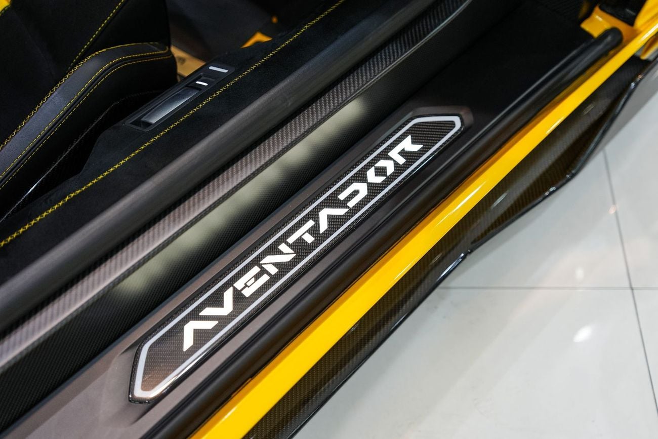 Lamborghini Aventador Roadster SVJ, 1 of 800, Full Carbon Fiber Package, Very Low KM!!