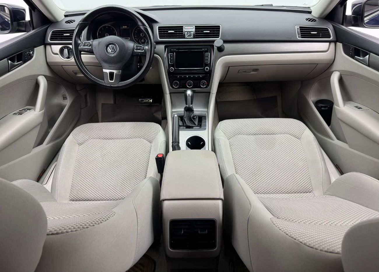 فولكس واجن باسات SE 2.5L 2015 Volkswagen Passat SE, Full VW Service History, Excellent Condition, GCC