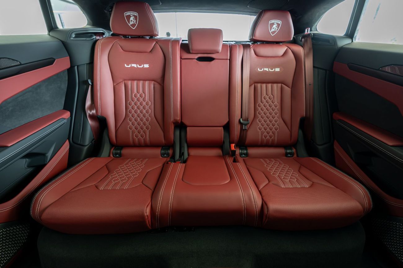 لامبورغيني اوروس S 4.0T V8 Lamborghini Urus S | Carbon Interior | Low Mileage 2024 (Warranty Available)