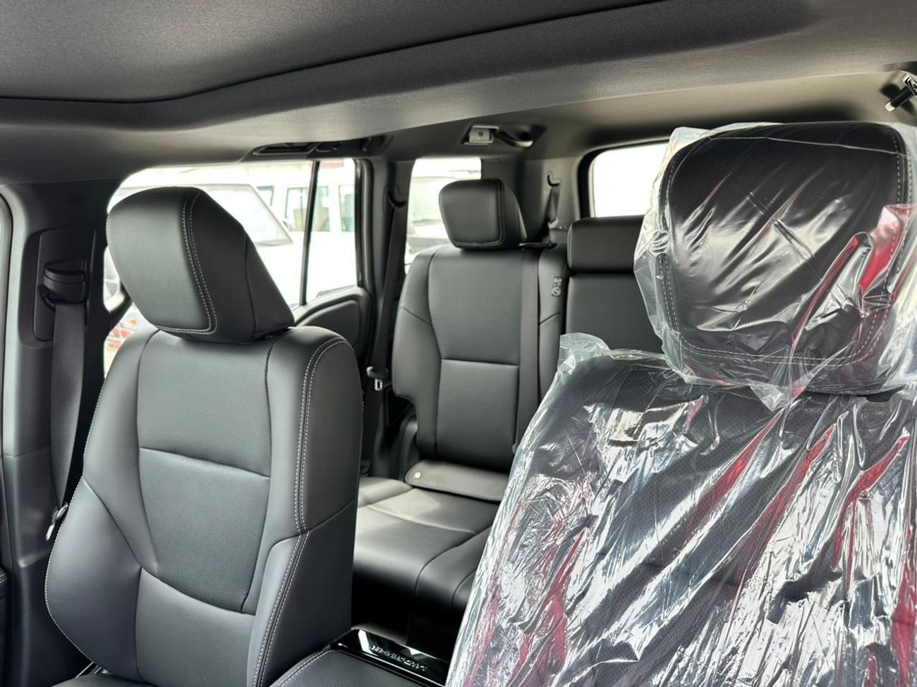 تويوتا برادو TOYOTA PRADO 2.4L PETROL BLACK 2025 GCC ALL-ROUNDER FULL (Export Only)