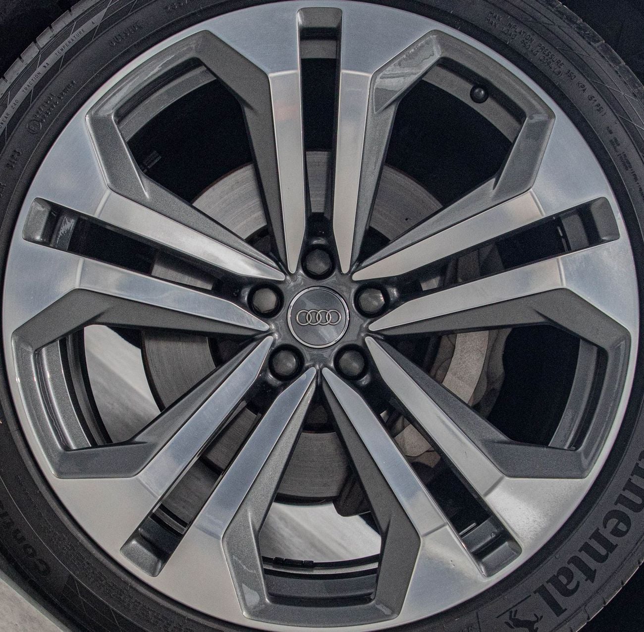 Audi Q8 TURBO 55 TFSI quattro S-Line 3.0L (340 HP)