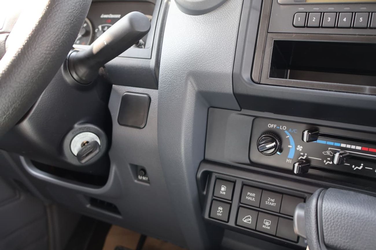 Toyota Land Cruiser 2025 LC78 4.0L  V6 AT