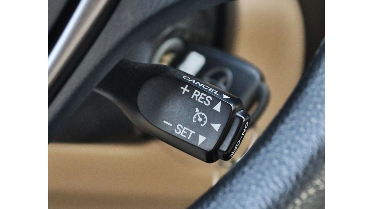 تويوتا يارس سيارة تويوتا ياريس SE (XP130) 2021، سيدان بأربعة أبواب، محرك بنزين 4 سلندر سعة 1.5 لتر، ناقل حركة أو