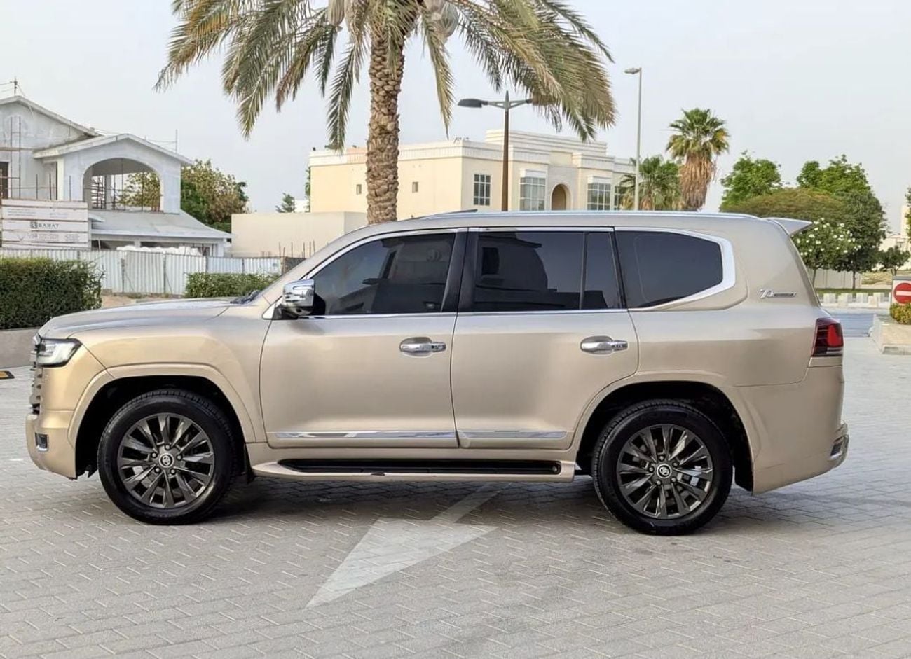 تويوتا لاند كروزر Toyota landcruise 2011model Facelifted 2025 GXR 4.0L v8 petrol Engine Colour Gold push start Transmi