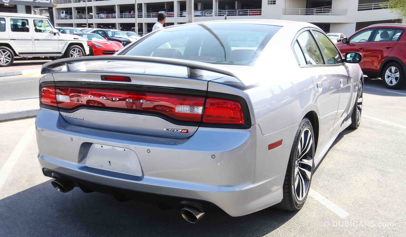 Dodge Charger SRT8 HEMI 6.4L