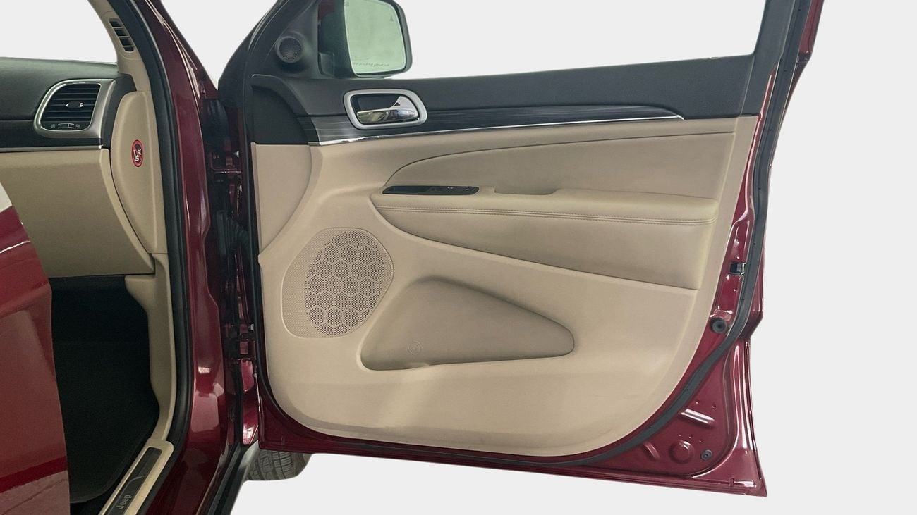 جيب جراند شيروكي 3.6 LIMITED 4WD AUTO | شامل الضمان | 0 ﺪﻔﻋﺓ ﺃﻮﻟﻯ