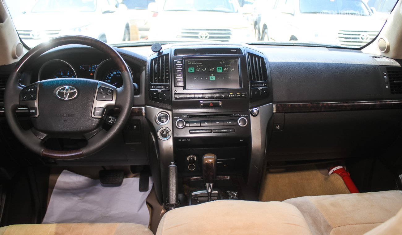 Toyota Land Cruiser VXR V8