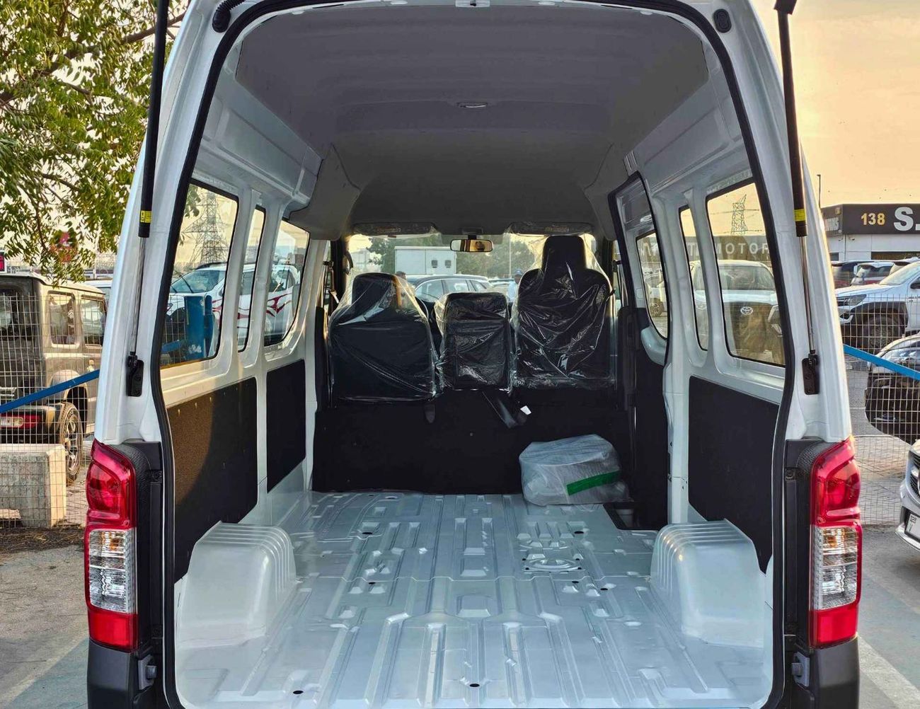 نيسان أورفان HIGHROOF PANEL VAN / 2.5L V4 PETROL M/T (CODE#NHURPP)