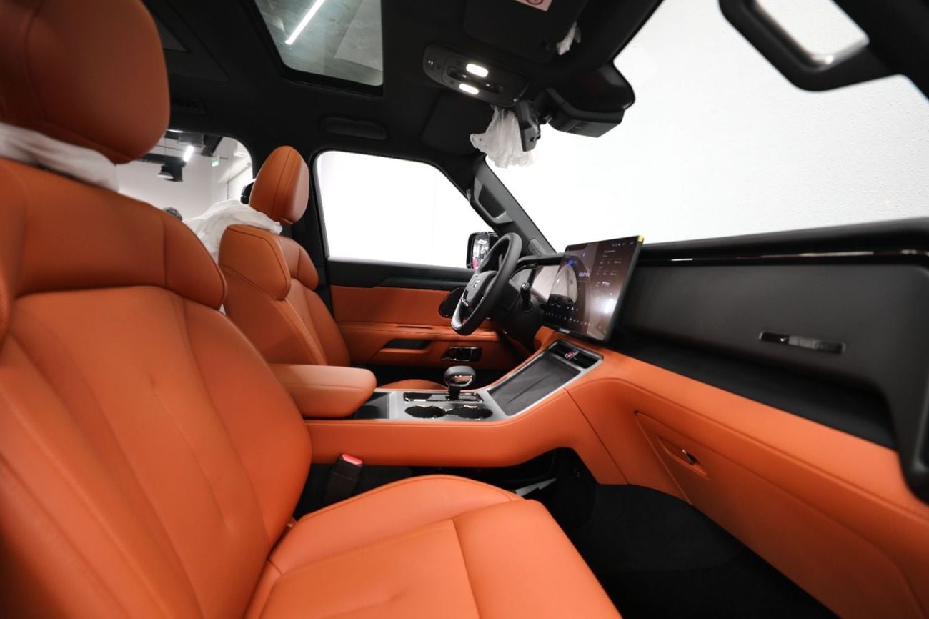 روكس 01 VIP 7 Seats | Brand New | 3,600 monthly | 5 Years Warranty | AED 4,400 monthly with 0% Downpayment |