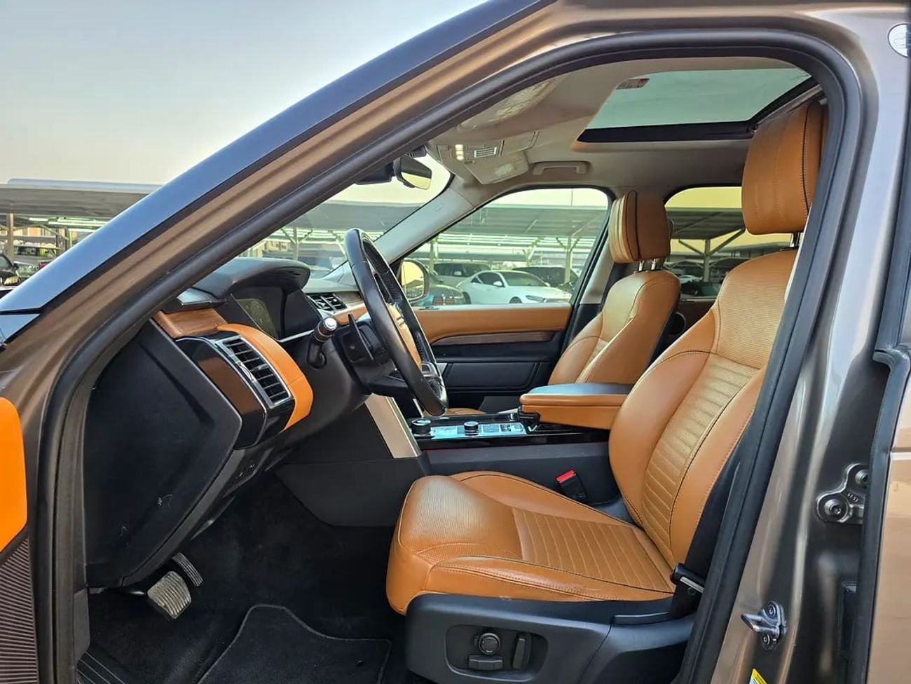 Land Rover Discovery HSE - European Specs - GCC Stock
