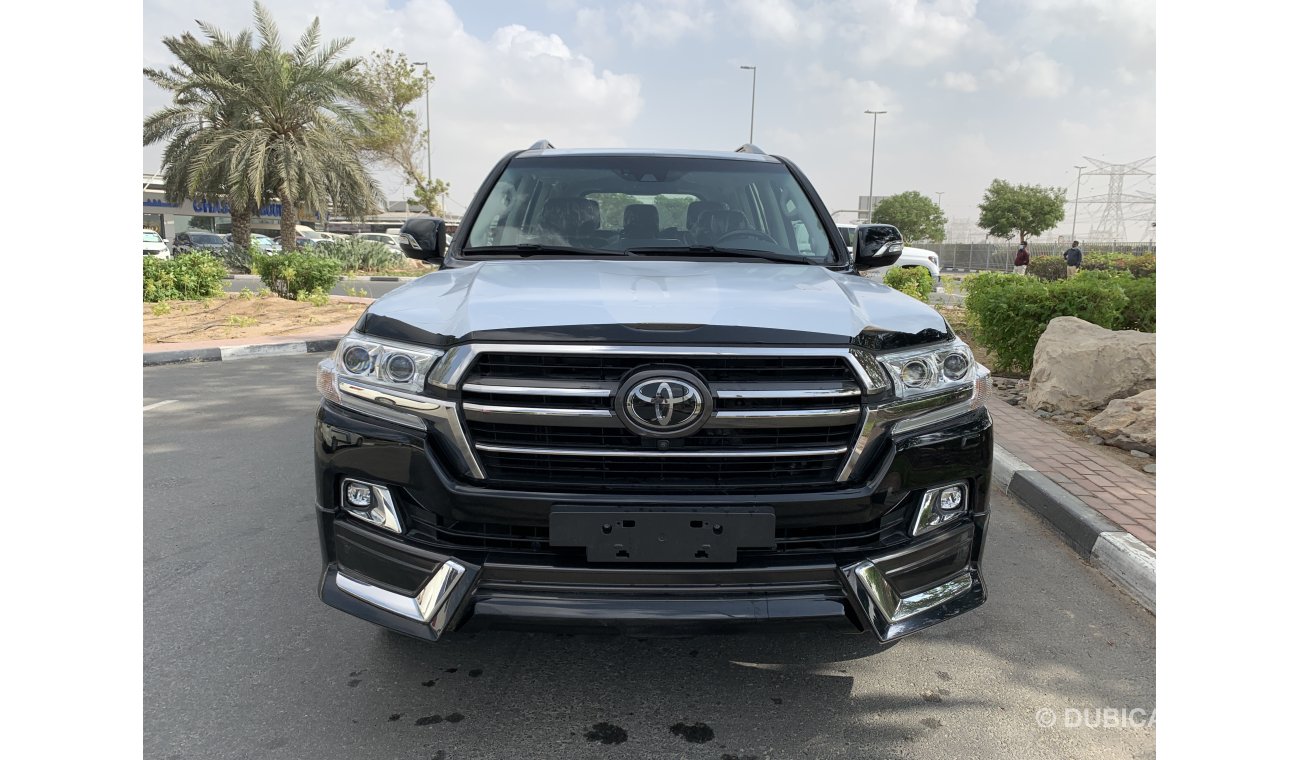 Toyota Land Cruiser VXR 5.7 MY2020 GCC ( Warranty 3 Years / 100,000 K.M )