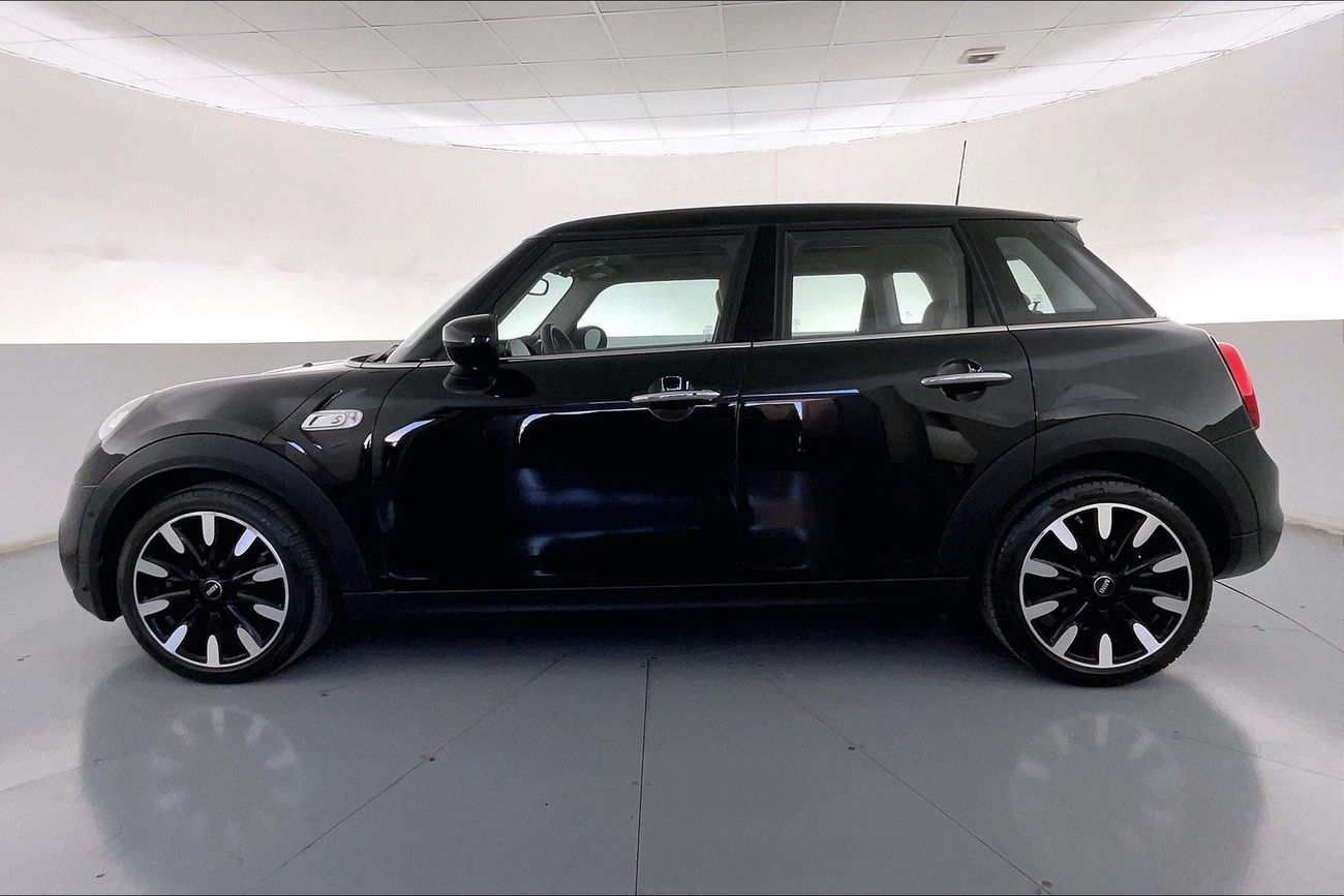 سوزوكي جيمني GL W/Cruise Control | عرض العيد الحصري | خالية من أضرار الفيضانات