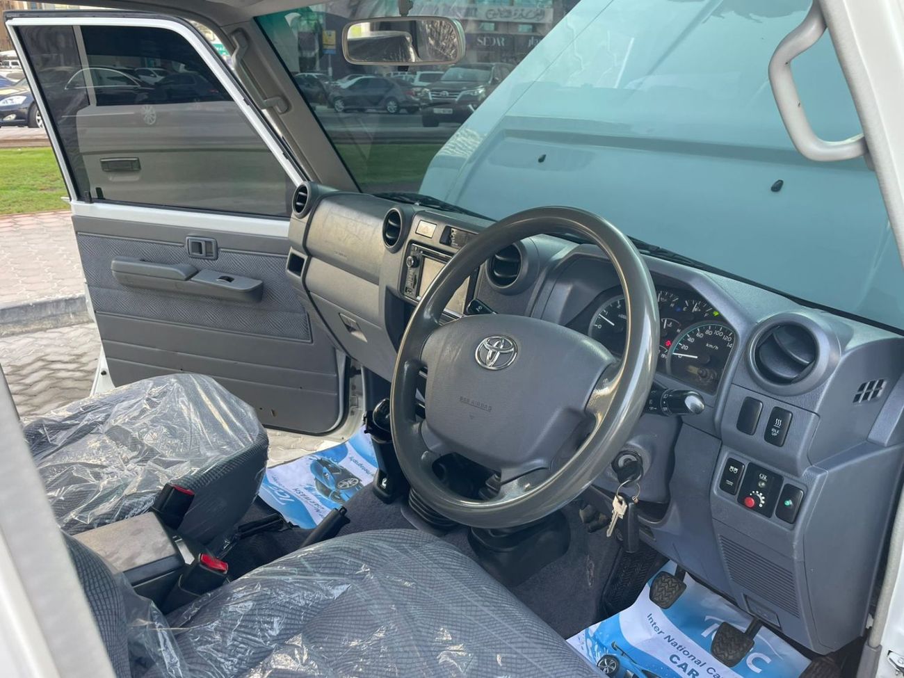 تويوتا لاند كروزر Toyota landcruise pickup Double cab 2018Model gxl 4.5 Diesel engine Colour White Transmission Manual