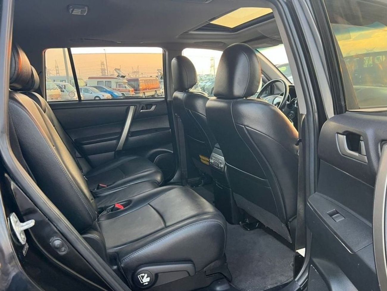 تويوتا هايلاندر 2013 TOYOTA HIGHLANDER XLE - Sunroof - Electric + Leather Seats -3.5L V6