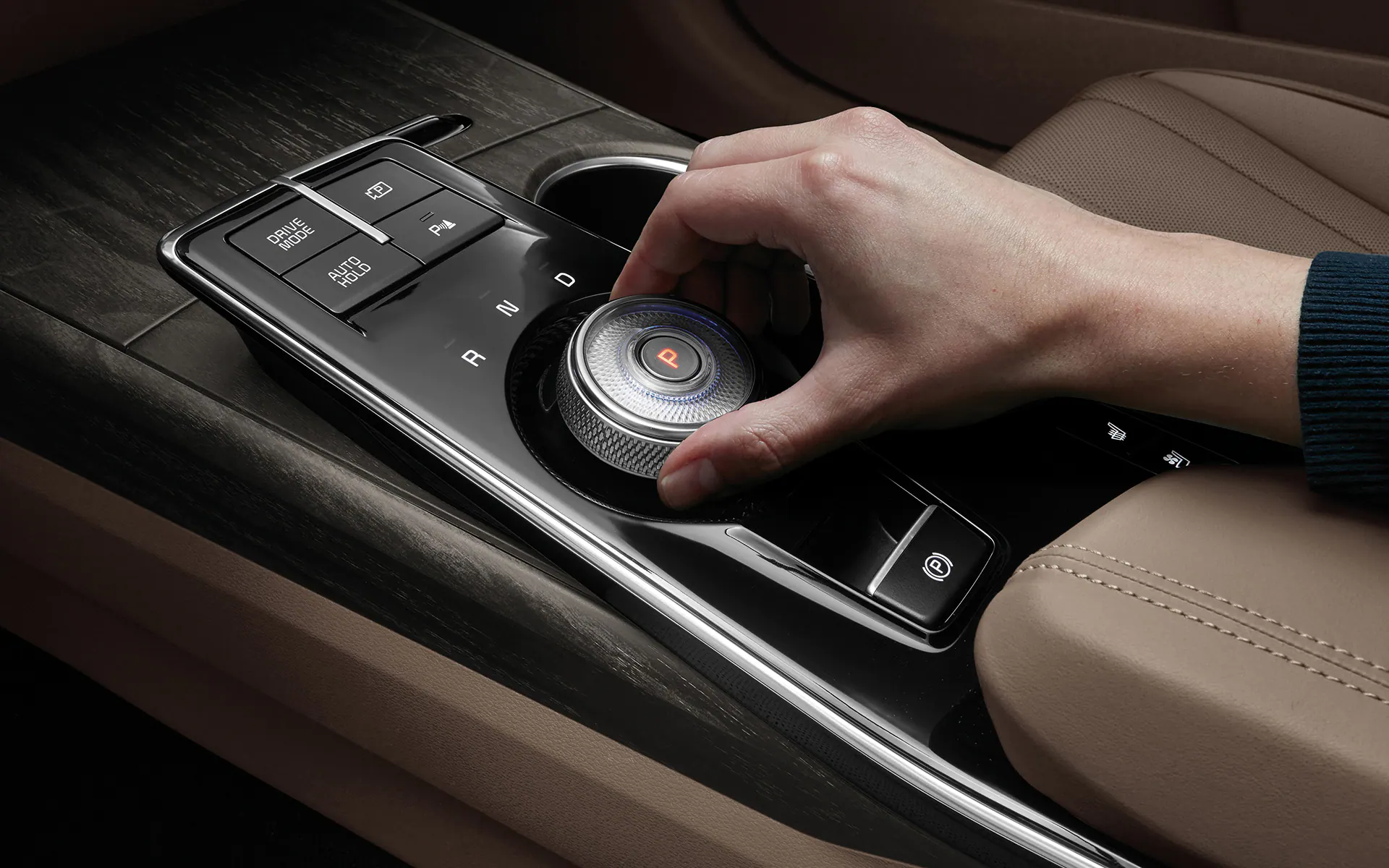 Kia K8 interior - Gear and Controls
