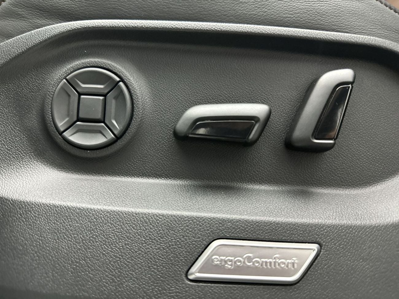 فولكس واجن طوارق 3.0T TL (340 HP) Touareg Elegance + Tirano (Ref#02378)