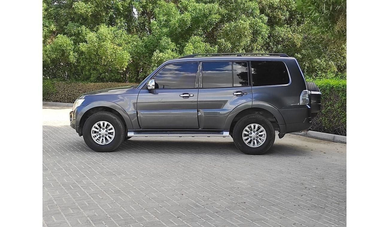 Mitsubishi Pajero GLS 3.5L (186 HP) (7 Seater) Mitsubishi pajero 2013  full automatic