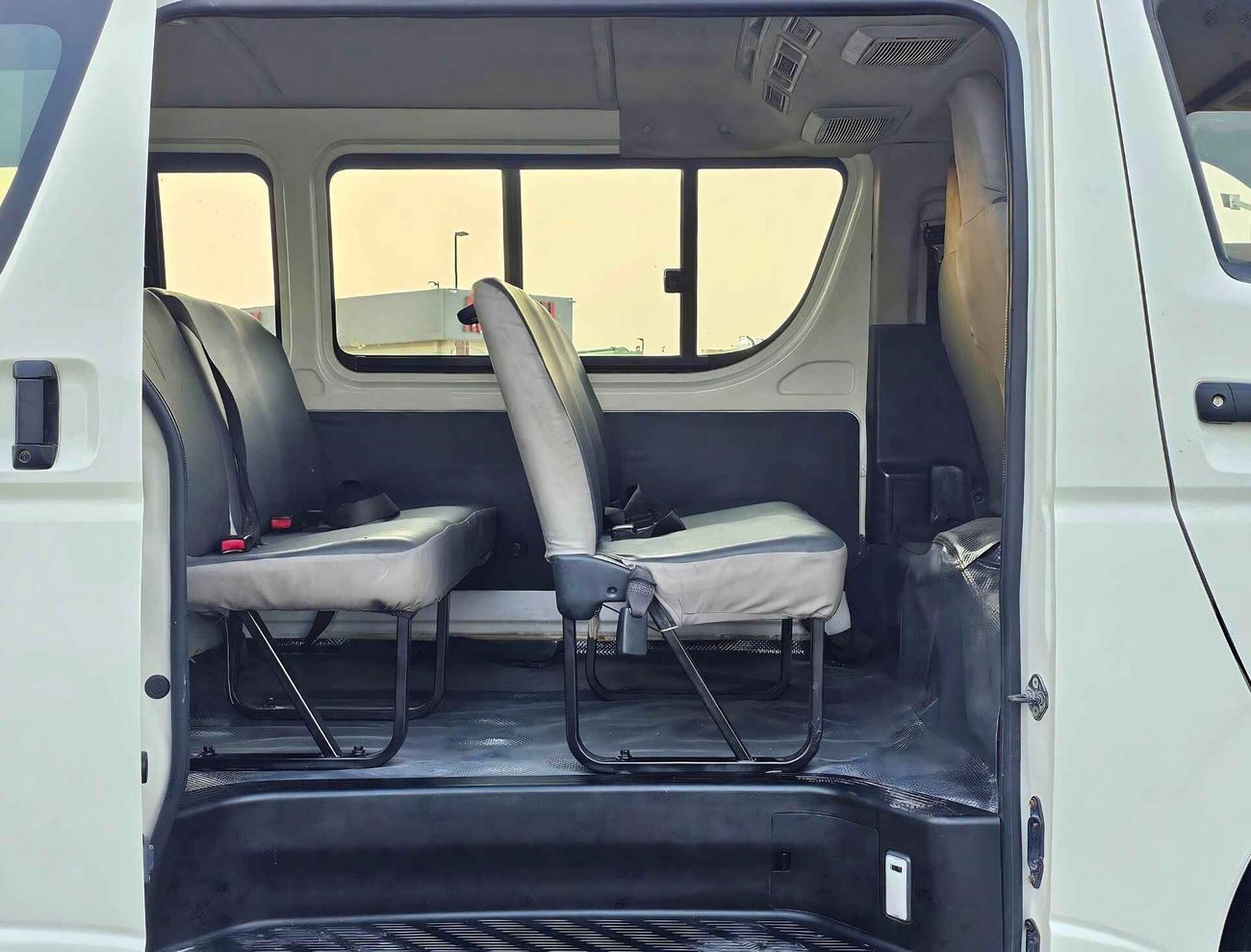 تويوتا هاياس PASSENGER/ 2015 SHAPE/ PATROL/ 15 SEATER/ MANUAL/ LOT# 24788