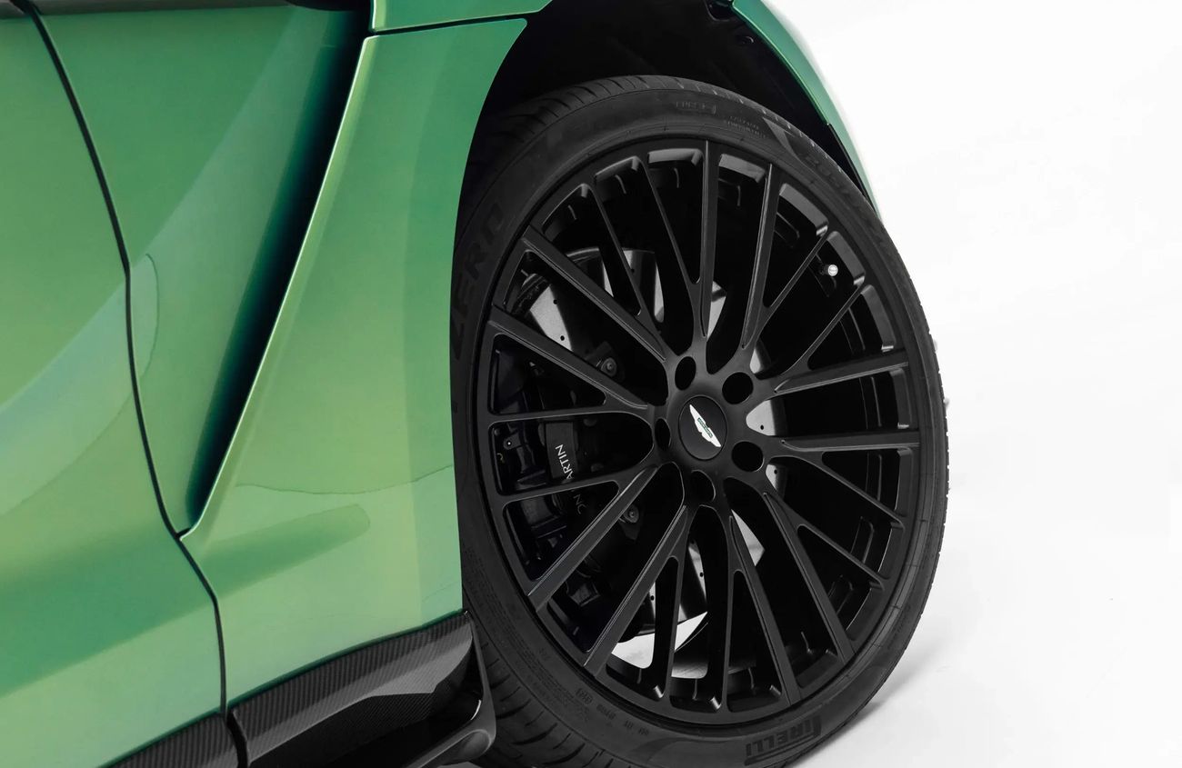 Aston Martin DB 4.0L V8 Twin-Turbocharged Engine