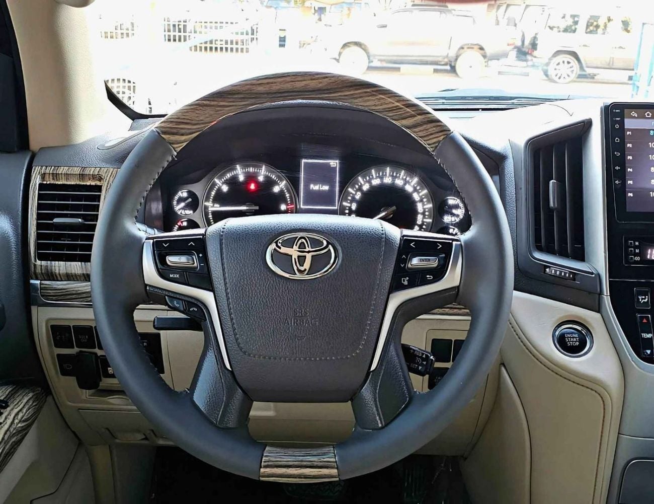 Toyota Land Cruiser VXR 4.6L 4WD Lhd Petrol Automatic 8 Cylinders 8 Seats 5 Doors