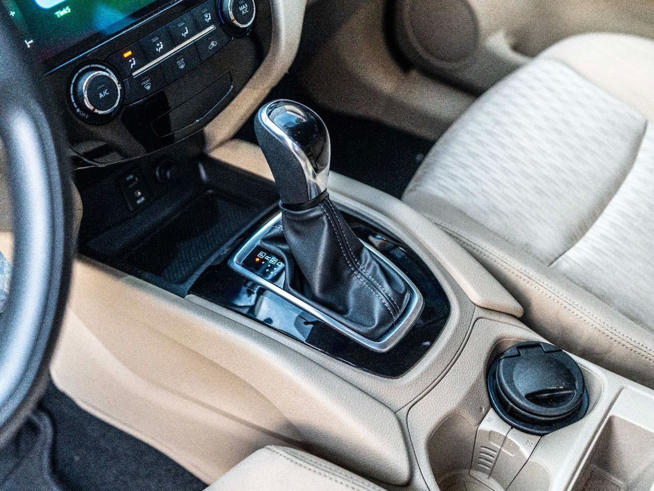 نيسان إكس تريل S 2.5L FWD (5 Seater)