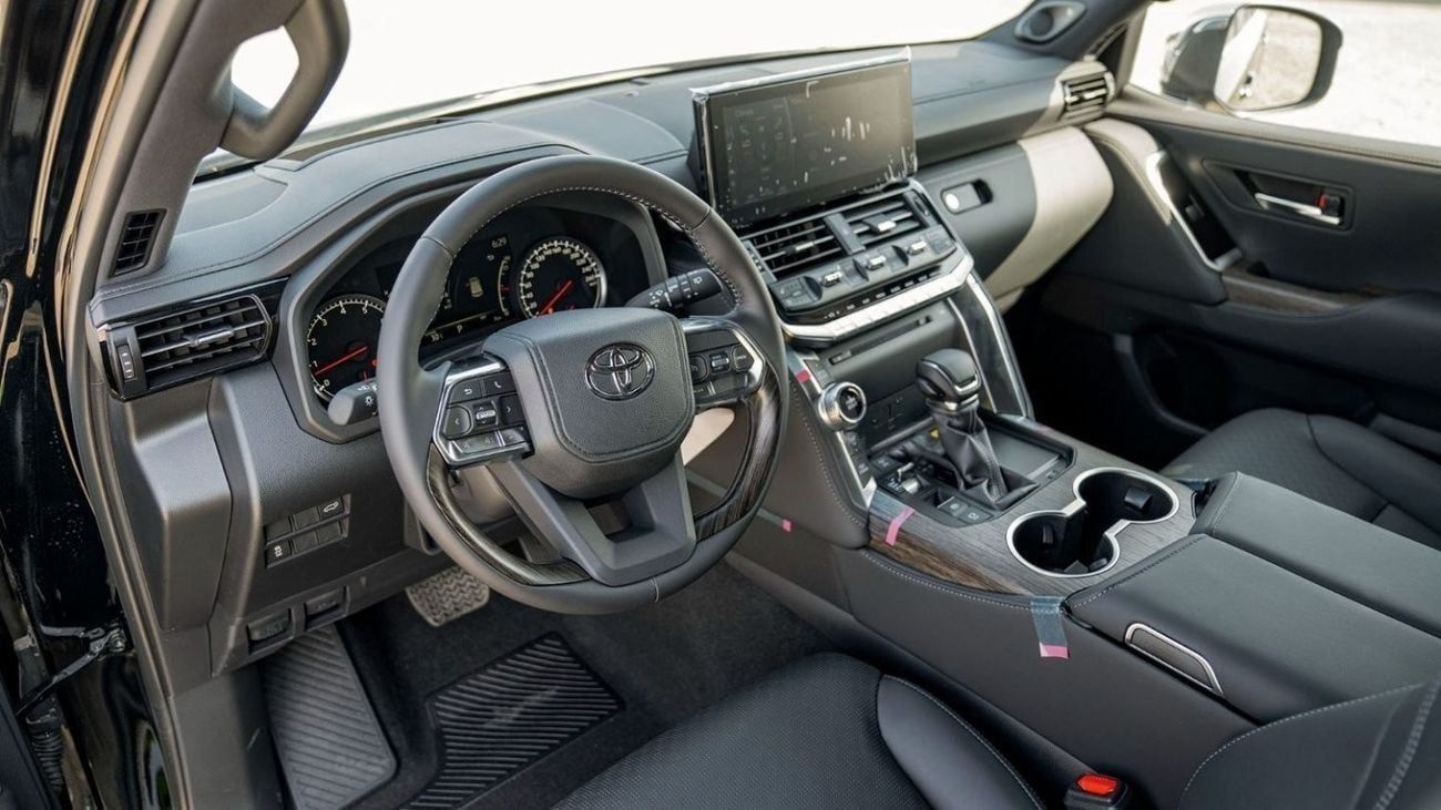 تويوتا لاند كروزر Toyota land cruiser VXR 3.5L Petrol Full Option 2025