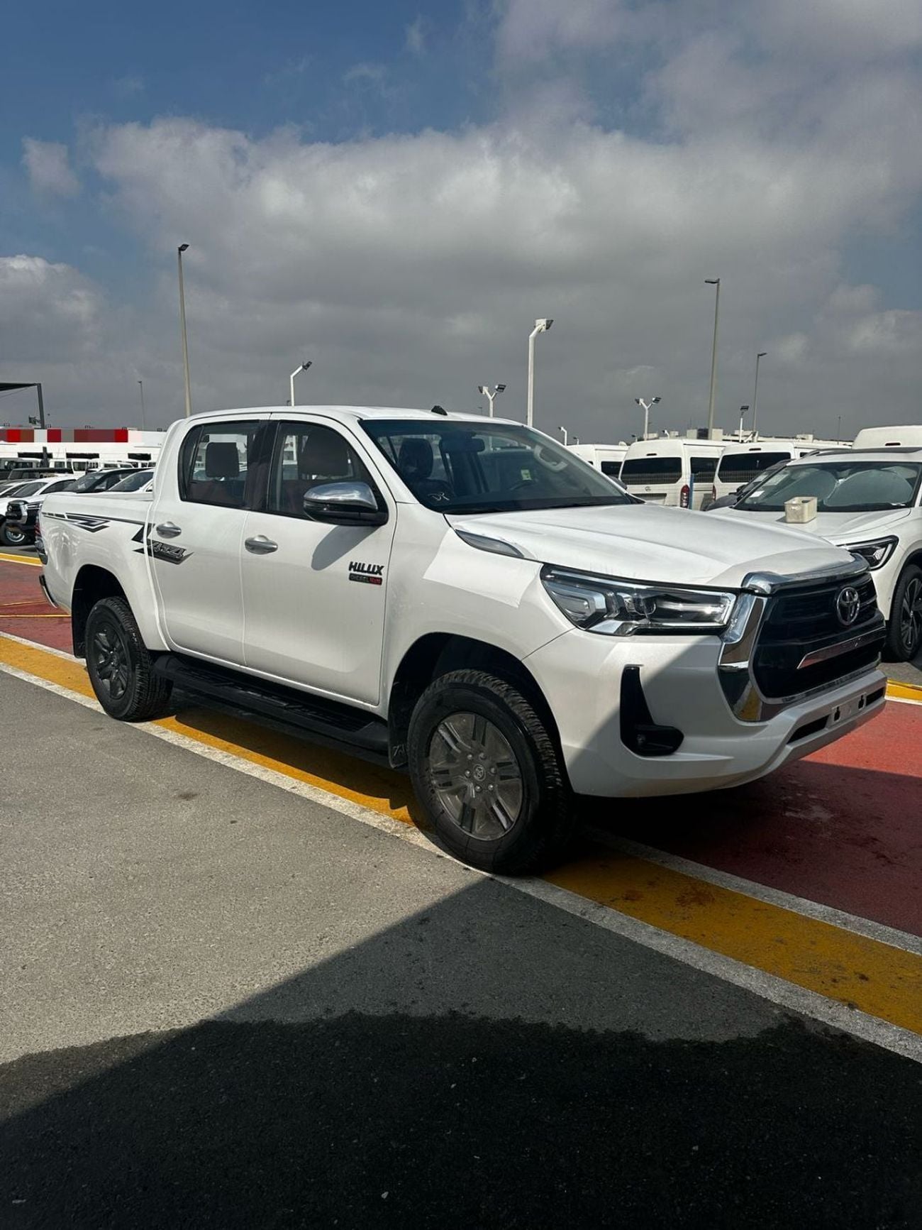 تويوتا هيلوكس GLX TOYOTA HILUX 2.4L DIESEL A/T MY 2026