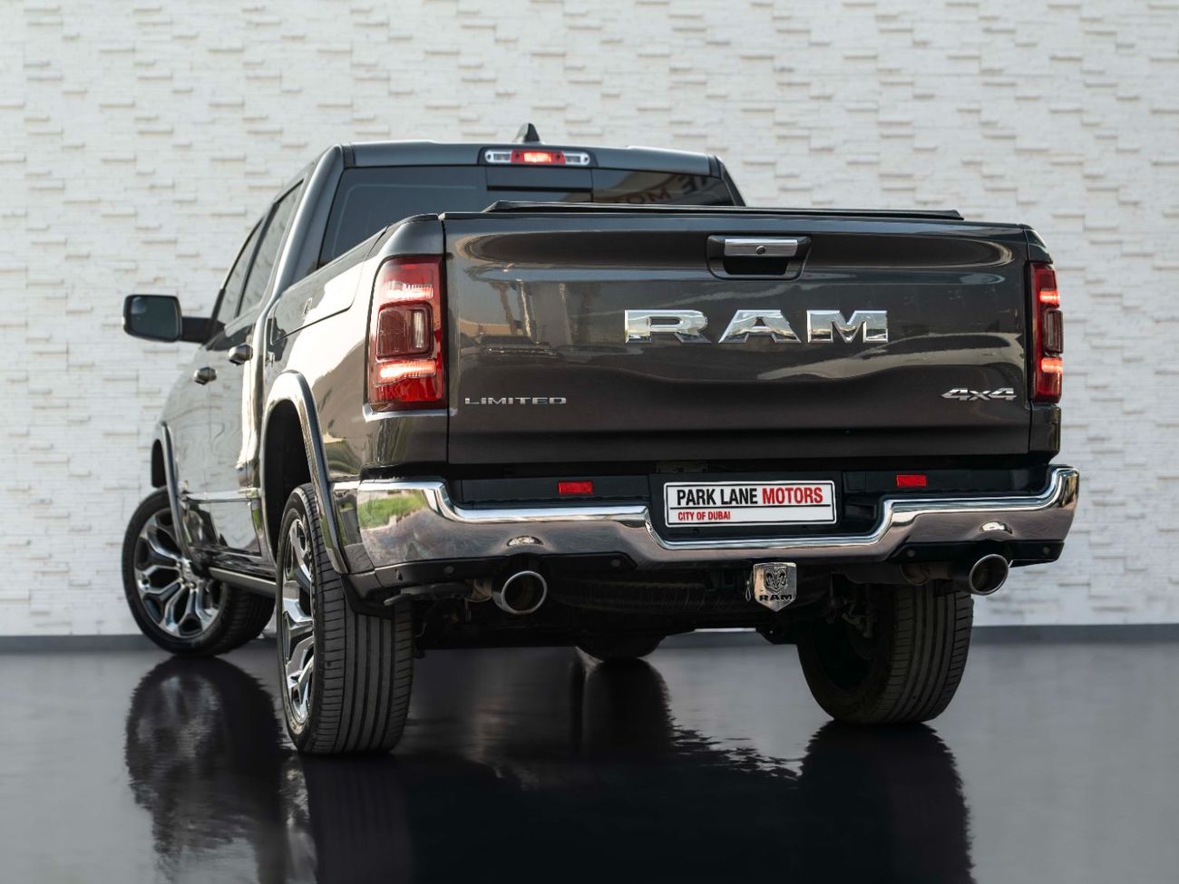 RAM 1500 Limited 5.7L (5 Seater)