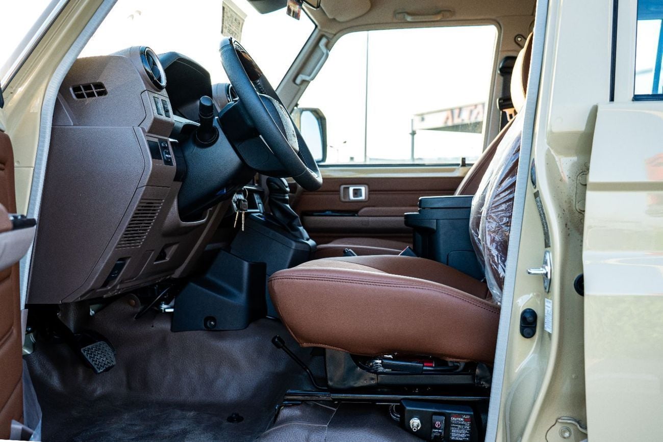 Toyota Land Cruiser Pick Up  Toyota LC79  4.0l Double Cabin