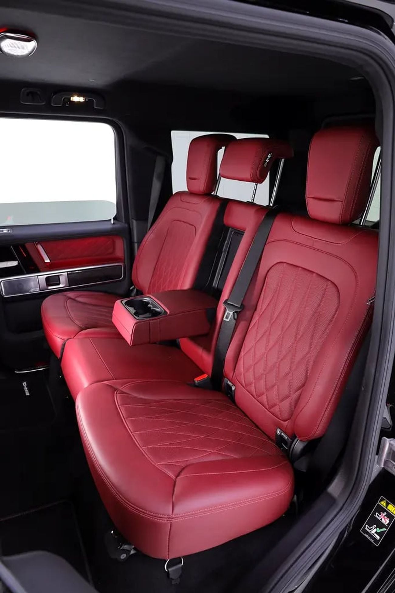 Mercedes Benz G63 AMG G63 MANUFAKTUR EDITION + DOUBLE NIGHT PACKAGE + CARBON INTERIOR+ 5 YEARS GARGASH WARRANTY + SERVICE