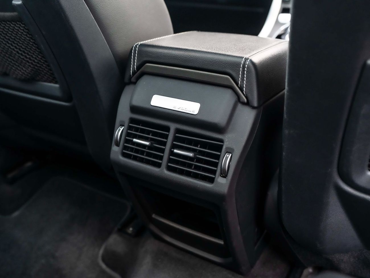 لاند روفر رانج روفر إيفوك Dynamic Plus 2.0L (5 Door)