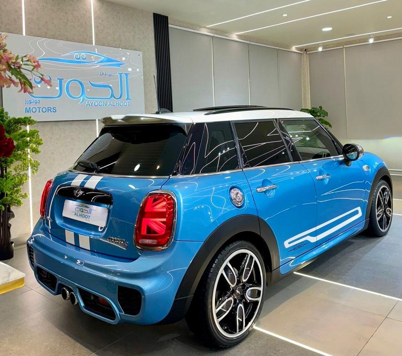 Mini Cooper S AMAZING BLUE MINI COOPER S ** JCW ** || TOP OF THE RANGE || GCC || RED , BLACK INTERIOR
