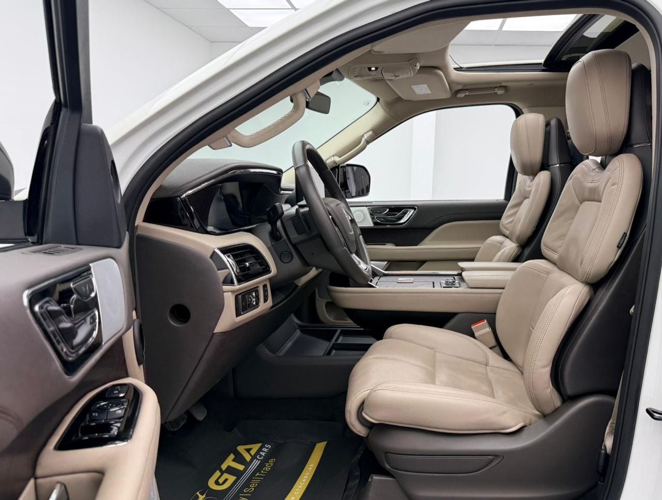 Lincoln Navigator 2024 Lincoln Navigator Reserve, 2030 Lincoln Warranty + Service Pack, Low Km, 8 Seater, GCC
