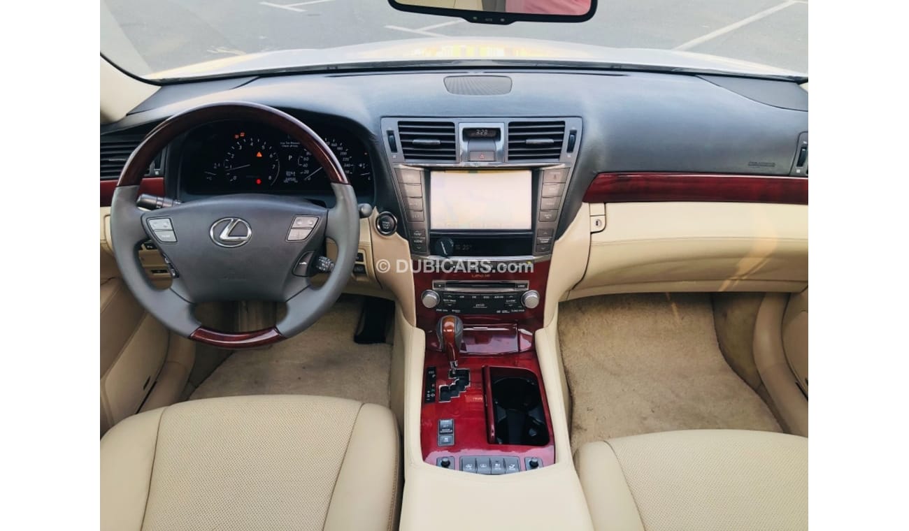 لكزس LS 460 لكزس Ls460 موديل 2012 خليجي حاله ممتازه من الداخل والخارج كراسي جلد ومثبت سرعه وتحكم كهربي كامل ونظا