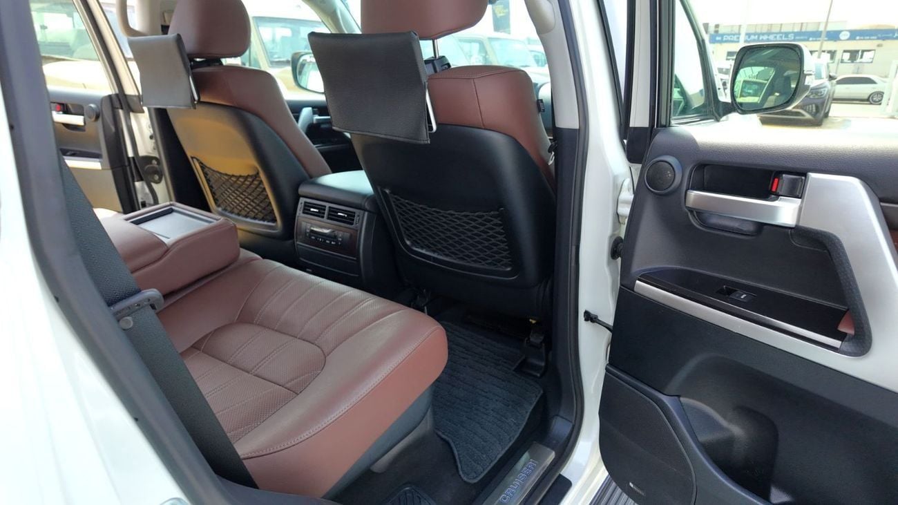 Toyota Land Cruiser VXR 5.7L 4WD TOYOTA LAND CRUISER VXR GRAND TOURING S 5.7L 4WD