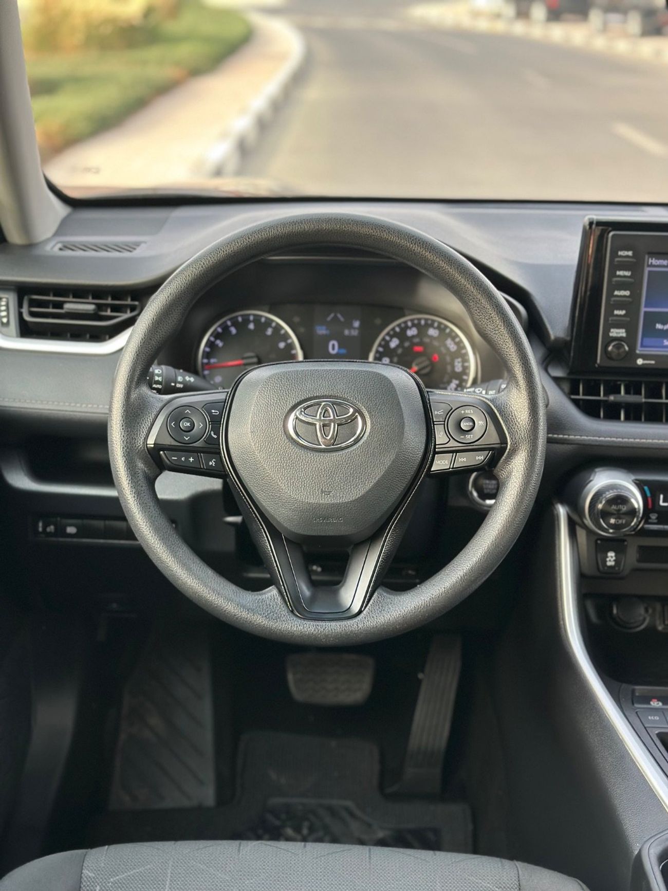 تويوتا راف ٤ XLE Sunroof,push start Full Option