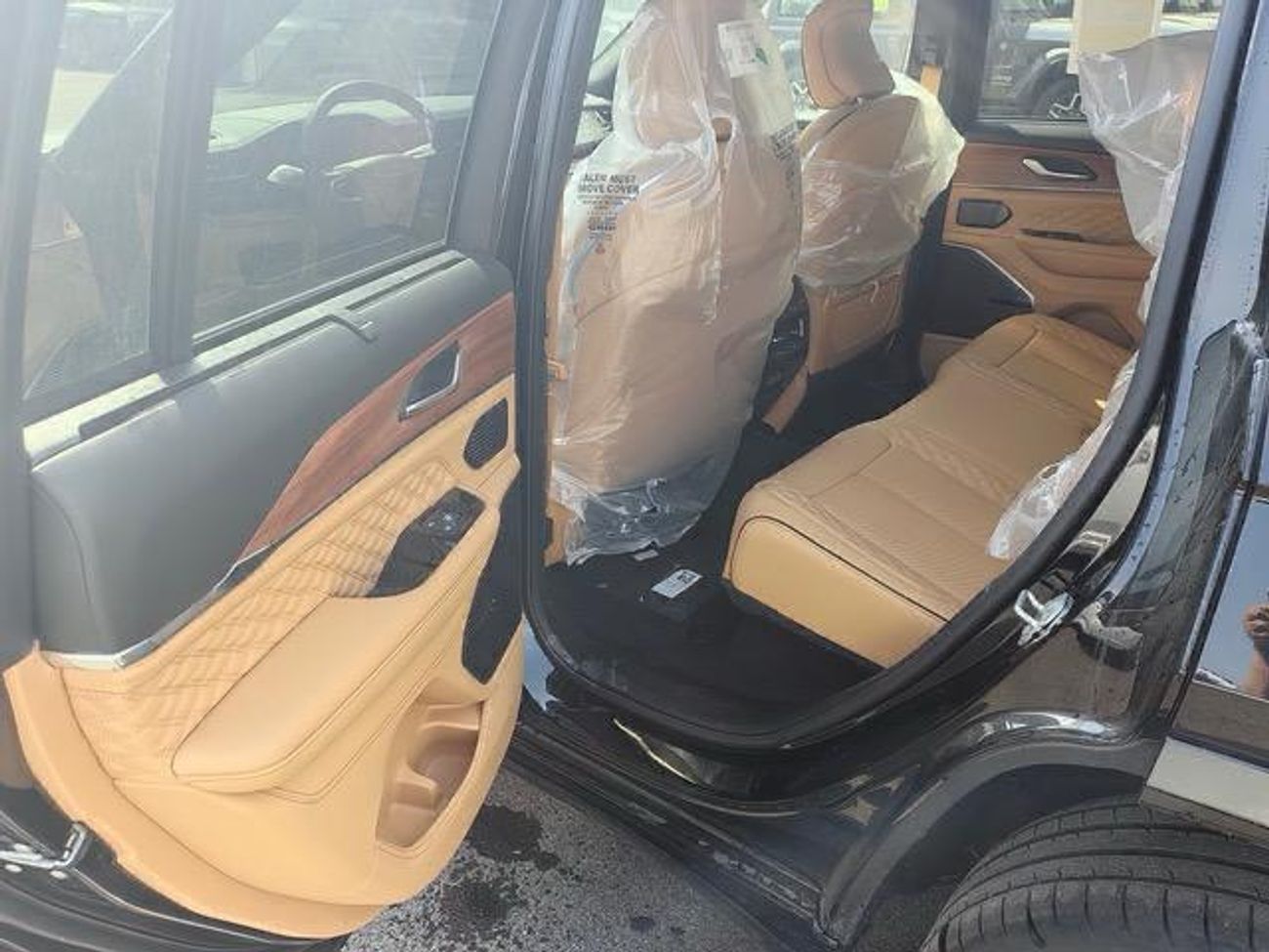 Jeep Cherokee 5 SEATER LIMITED PLUG IN HYBRID ( FOR RE EXPORT ONLY )