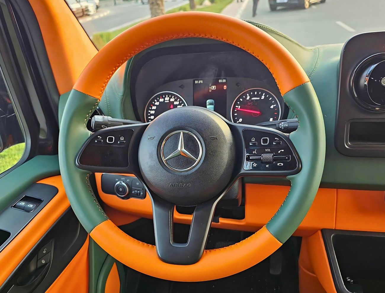 مرسيدس بنز سبرينتر A/T / DIESEL / VIP SEAT WITH VENTILATION AND MASSAGE / 9 SEATER / LOT# 72374