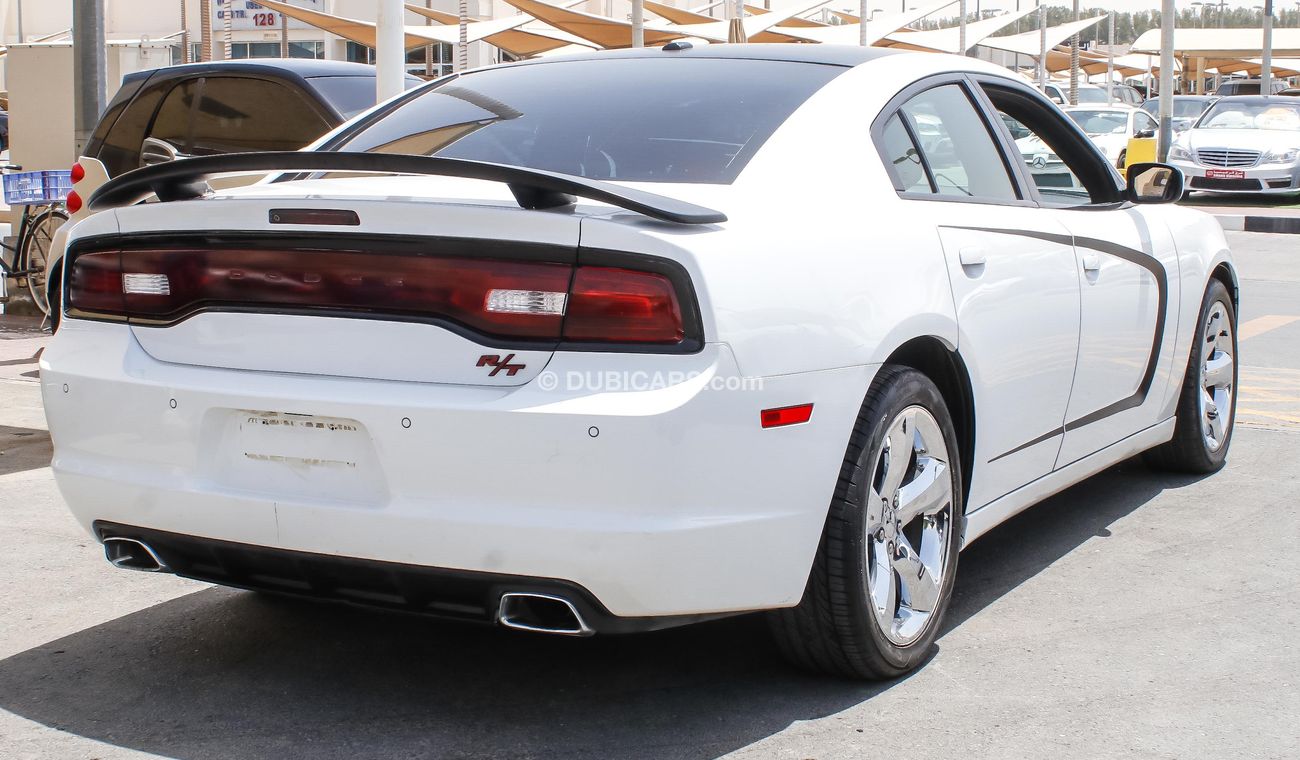 دودج تشارجر 2013 Hemi Rt Full options American specs sunroof DVD camera leather interiors