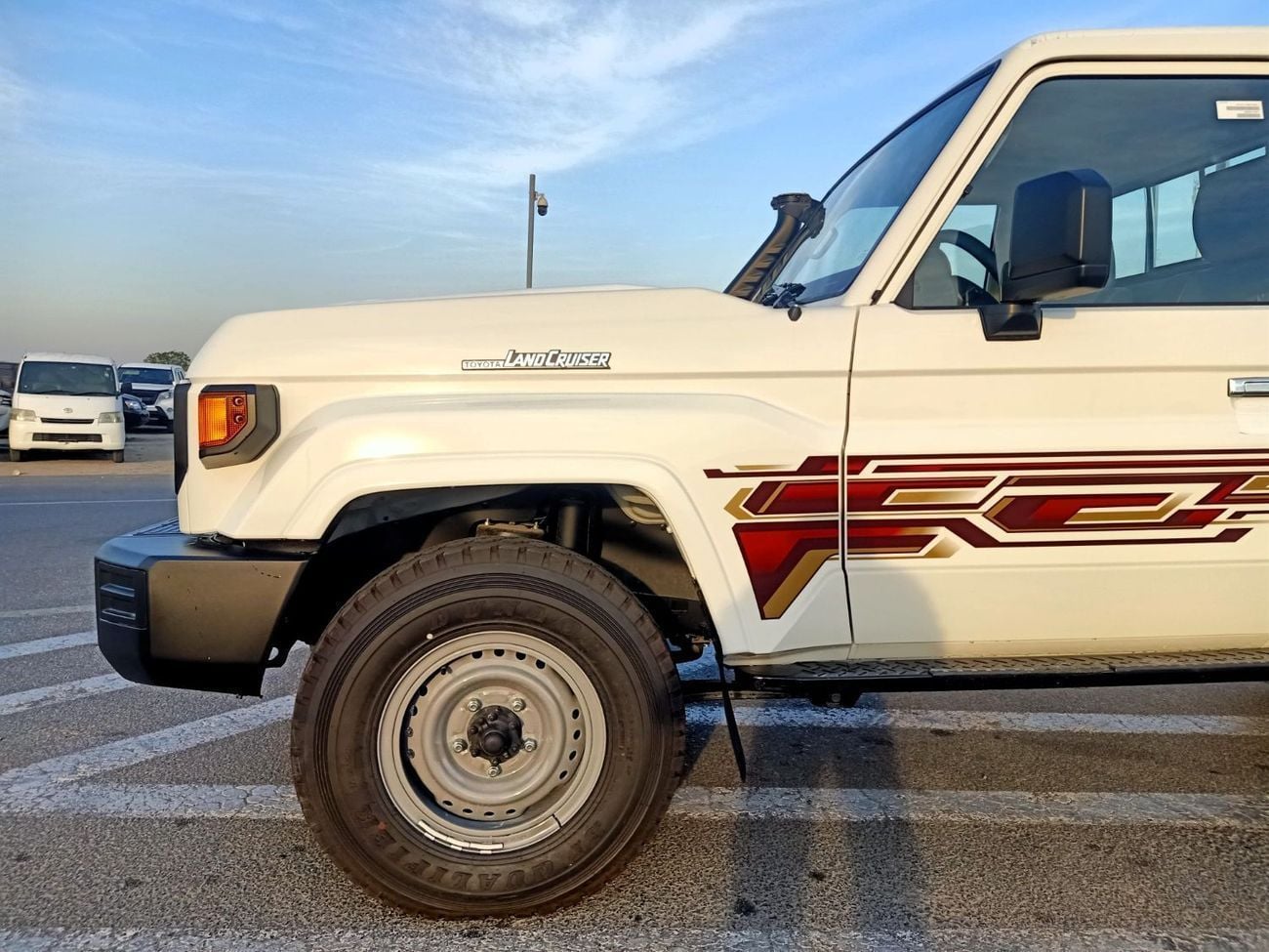 تويوتا لاند كروزر بيك آب  Diesel 4.2L 6V M/T 4*4 basic white color 2025 With No Restrictions