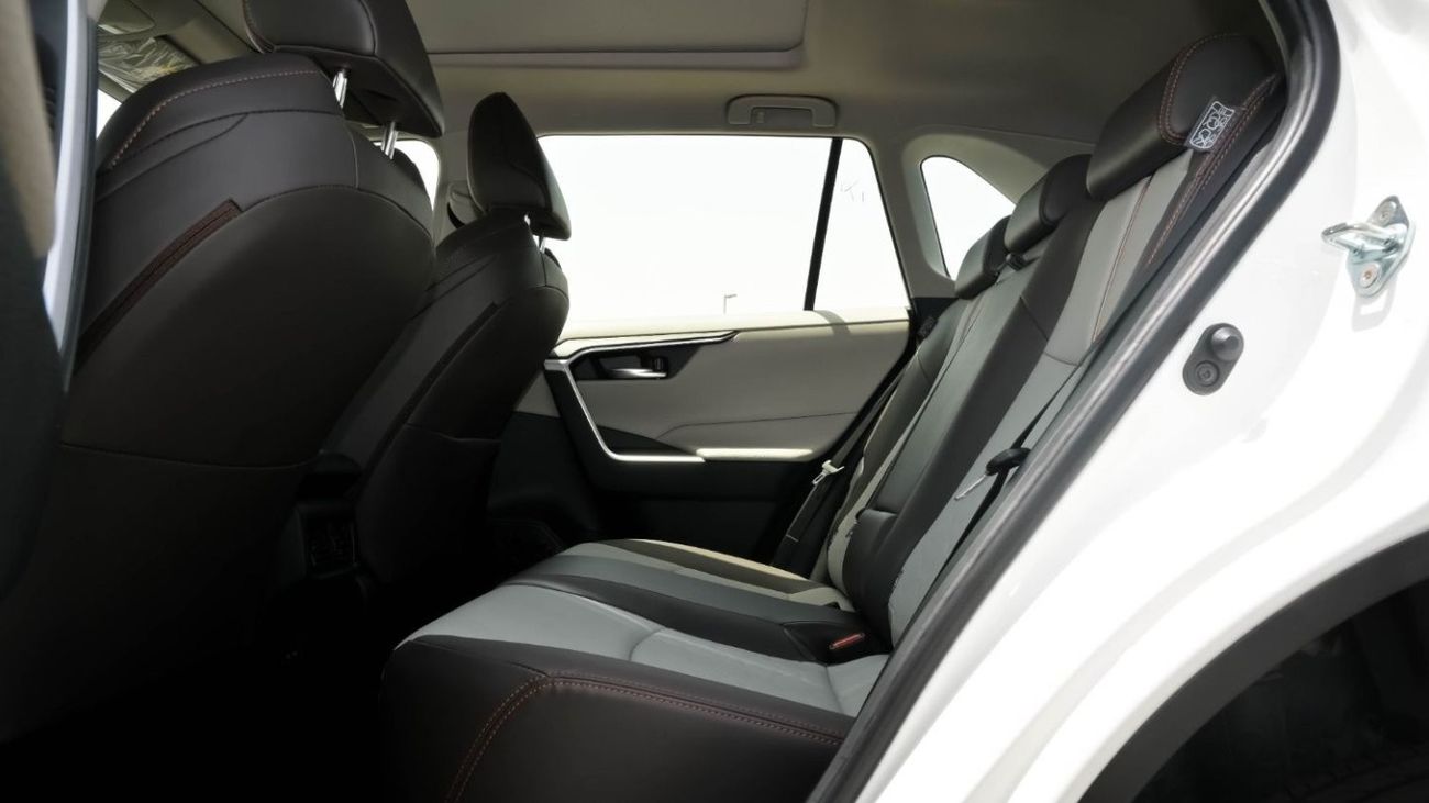 تويوتا راف ٤ Toyota Rav4 2.5L Adventure 4x4 Petrol - White - 2023 (Export)