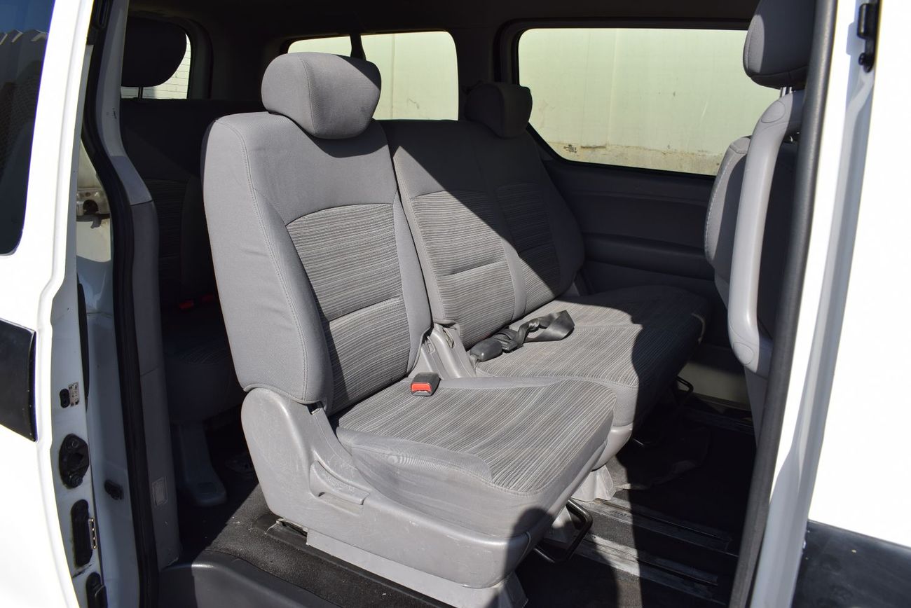 هيونداي H-1 Hyundai H-1 Passenger Van 9 seater, model:2020. Excellent condition